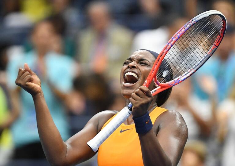 开云-阿扎伦卡爆冷击败C9，赛况扑朔迷离引爆全场！的简单介绍